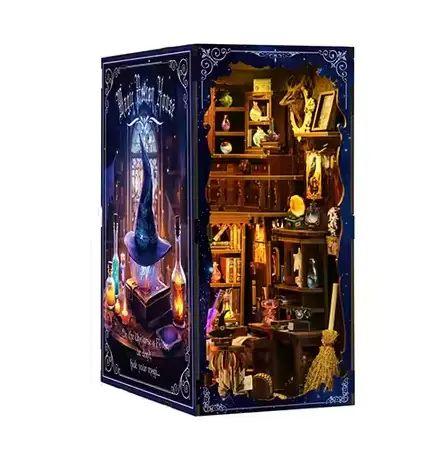 KÖNYVTÁMASZ - A VARÁZSLÓ HÁZA